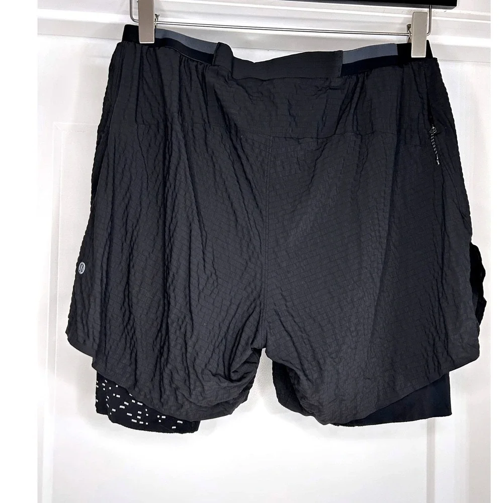 Lululemon Lab Mens 2-in-1 Running Shorts Black Textured Reflective Liner 30